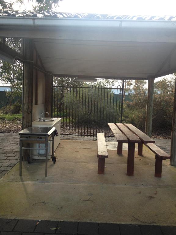 Parndana Hotel Cabins Exterior photo